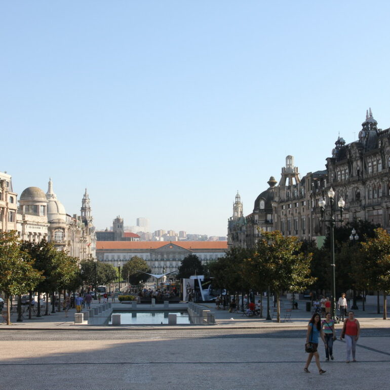 26. Porto, parvis de l'hôtel de ville