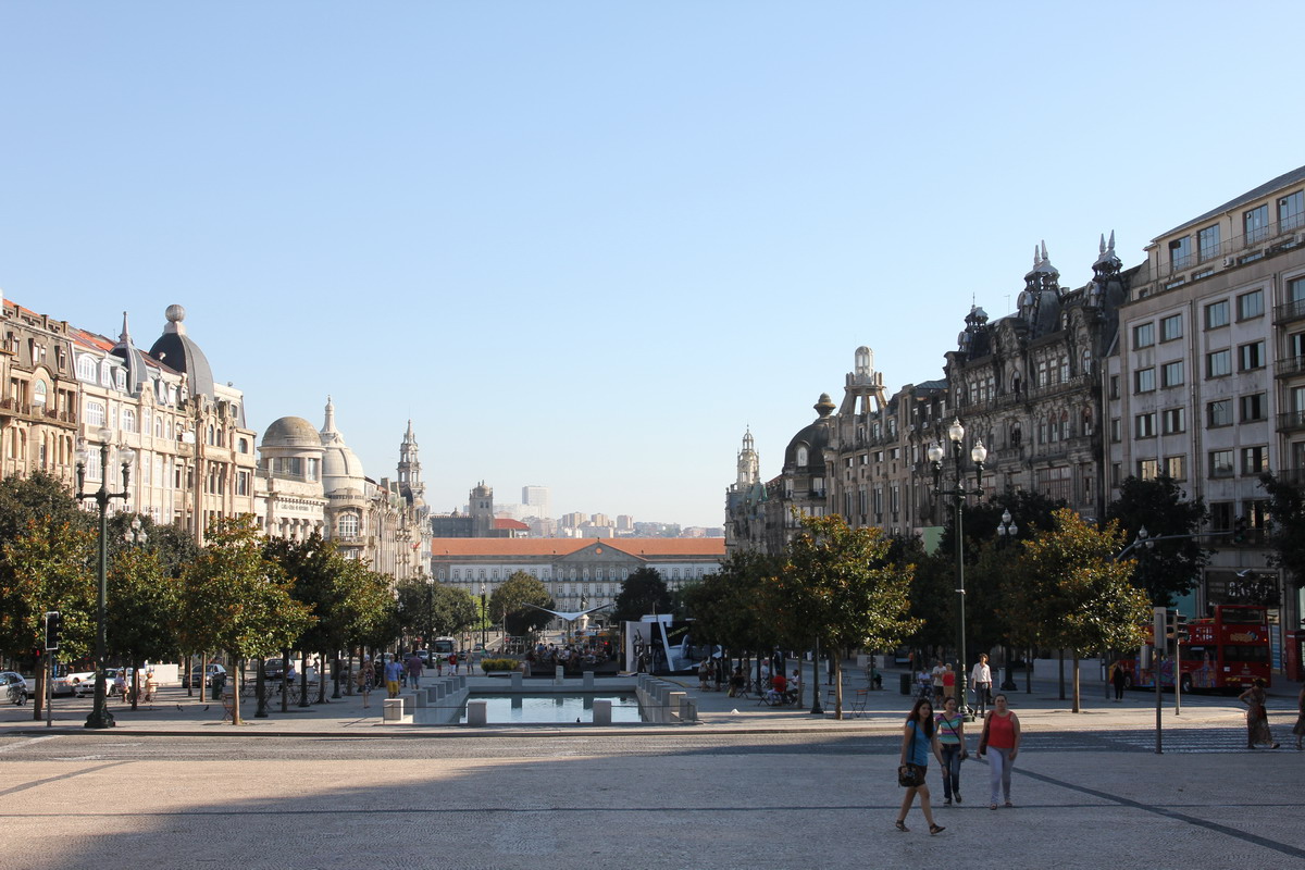 26. Porto, parvis de l'hôtel de ville