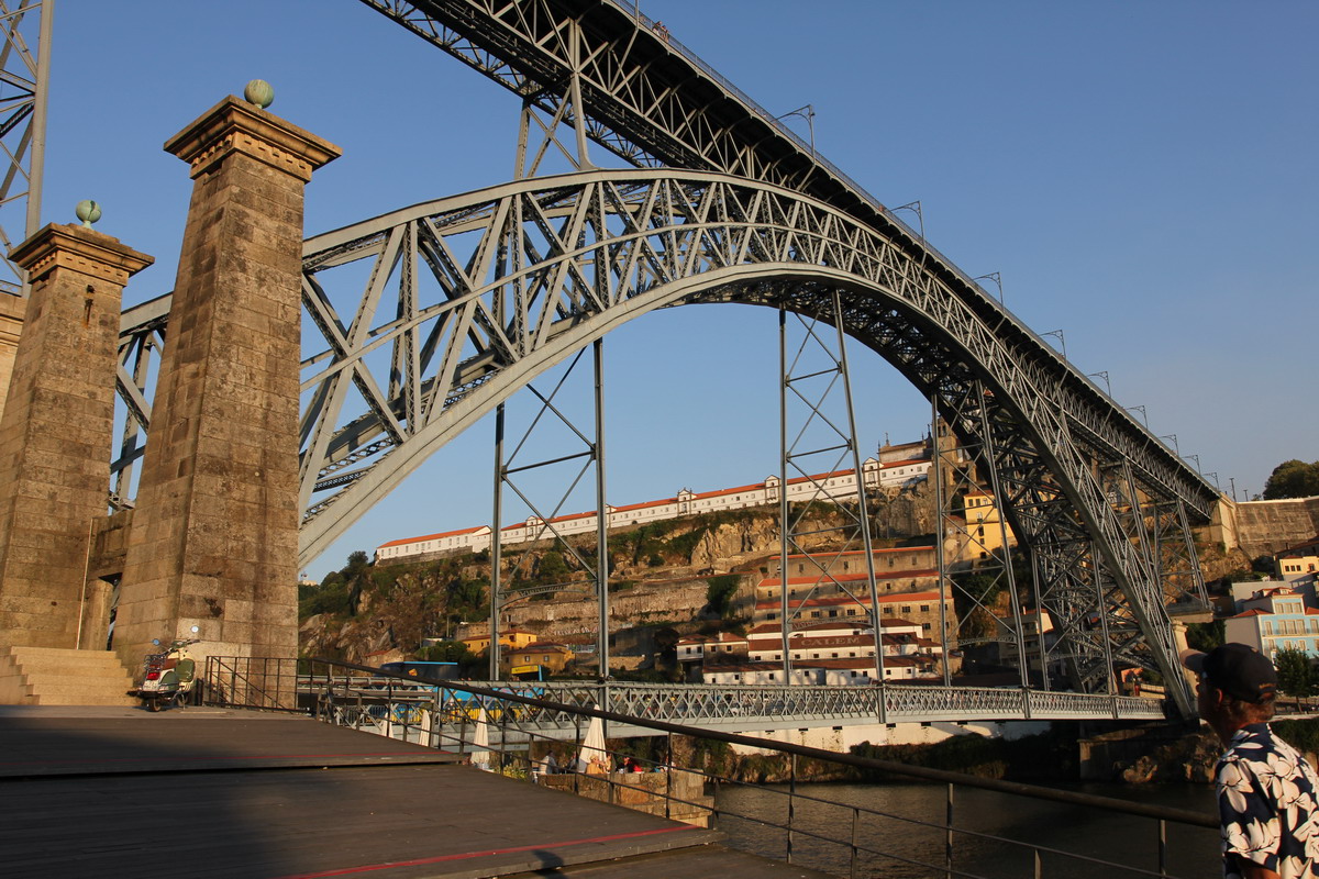 33. Porto, pont Dom-Luis, tramway en haut, voitures en bas