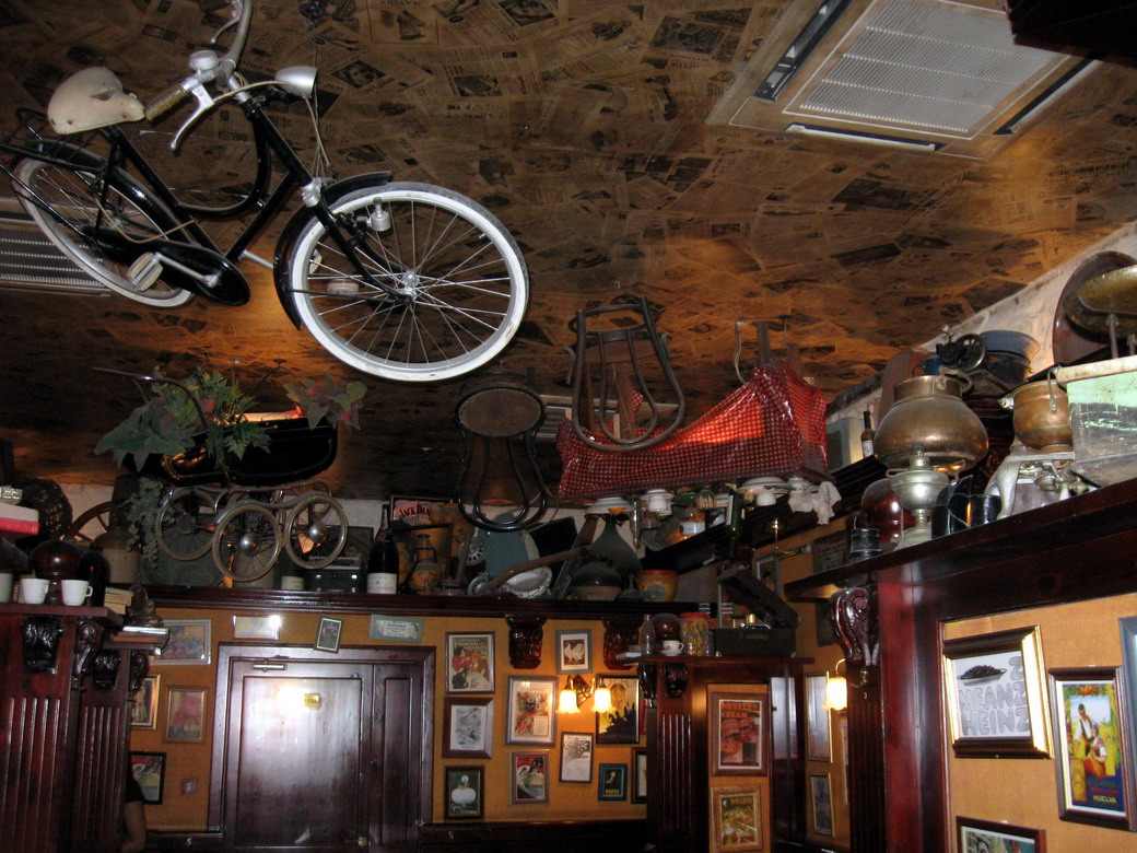 6. Intérieur d'un pub maltais